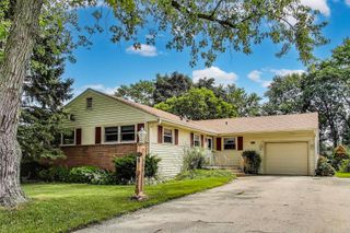 859 S Mount Prospect Road, Des Plaines, IL 60016