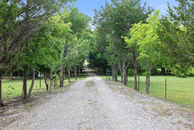 303 Celtic Road, Howe, TX 75459