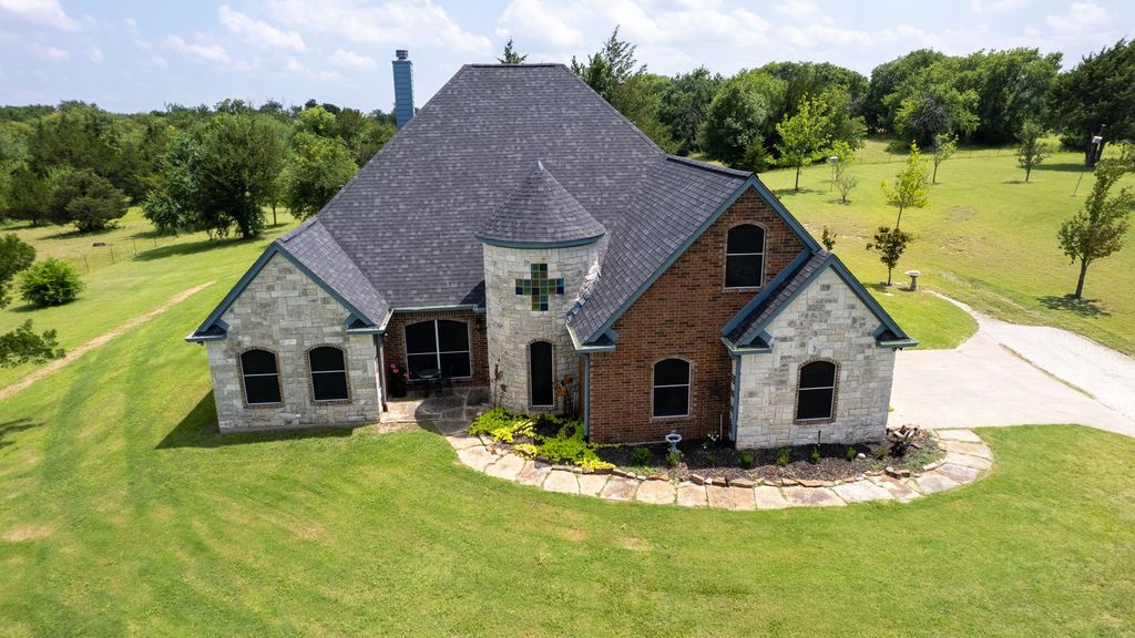 303 Celtic Road, Howe, TX 75459