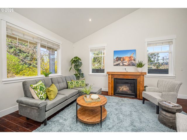 2345 PIONEER Pike, Eugene, OR 97401