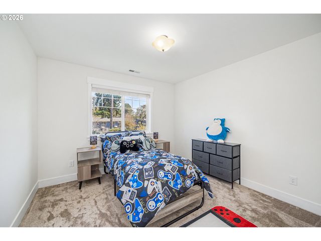 2345 PIONEER Pike, Eugene, OR 97401