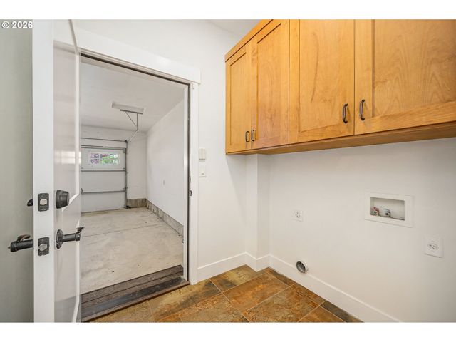 2345 PIONEER Pike, Eugene, OR 97401