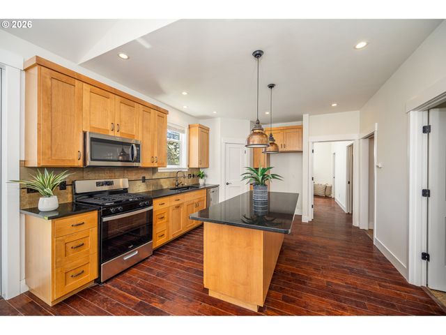 2345 PIONEER Pike, Eugene, OR 97401