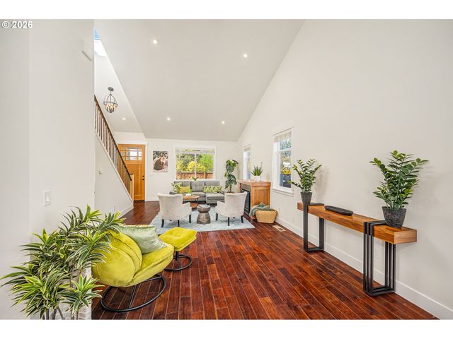 2345 PIONEER Pike, Eugene, OR 97401