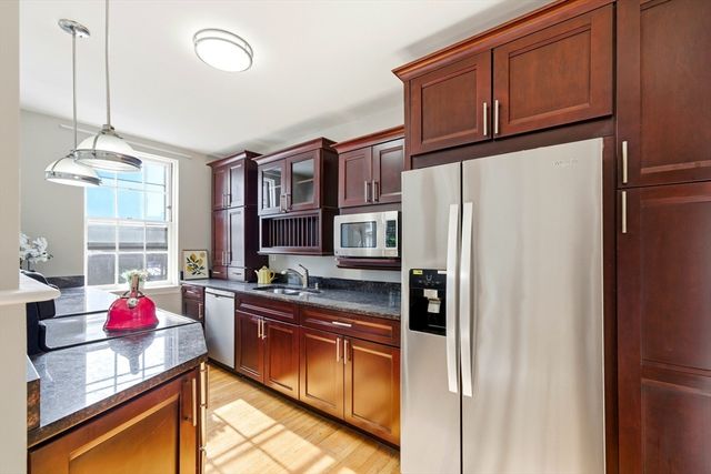 1716 Cambridge St 27, Cambridge, MA 02138