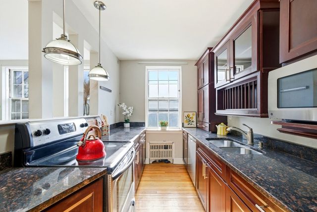 1716 Cambridge St 27, Cambridge, MA 02138
