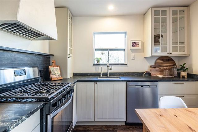 1072 Sanders SE Avenue, Atlanta, GA 30316