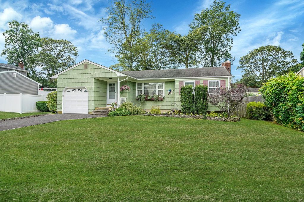 12 Pine Cone Street, Middle Island, NY 11953