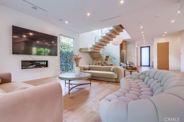 737 N Cherokee Avenue, Los Angeles, CA 90038