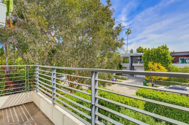 737 N Cherokee Avenue, Los Angeles, CA 90038