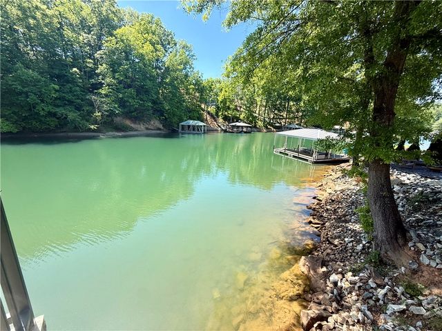 1200 Loran Pointe Circle, Seneca, SC 29672