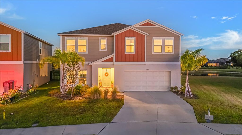 Image 2 of property listing at 12710 HYSMITH LOOP, Parrish, FL 34219