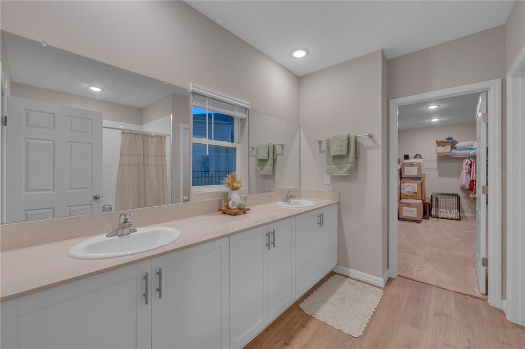 Image 19 of property listing at 12710 HYSMITH LOOP, Parrish, FL 34219