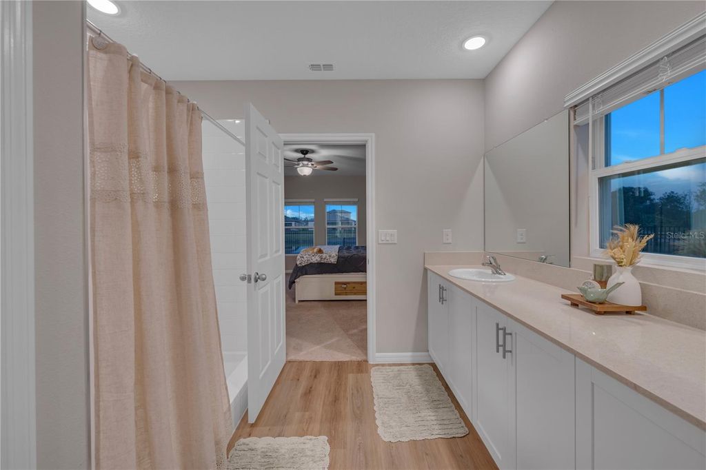 Image 21 of property listing at 12710 HYSMITH LOOP, Parrish, FL 34219