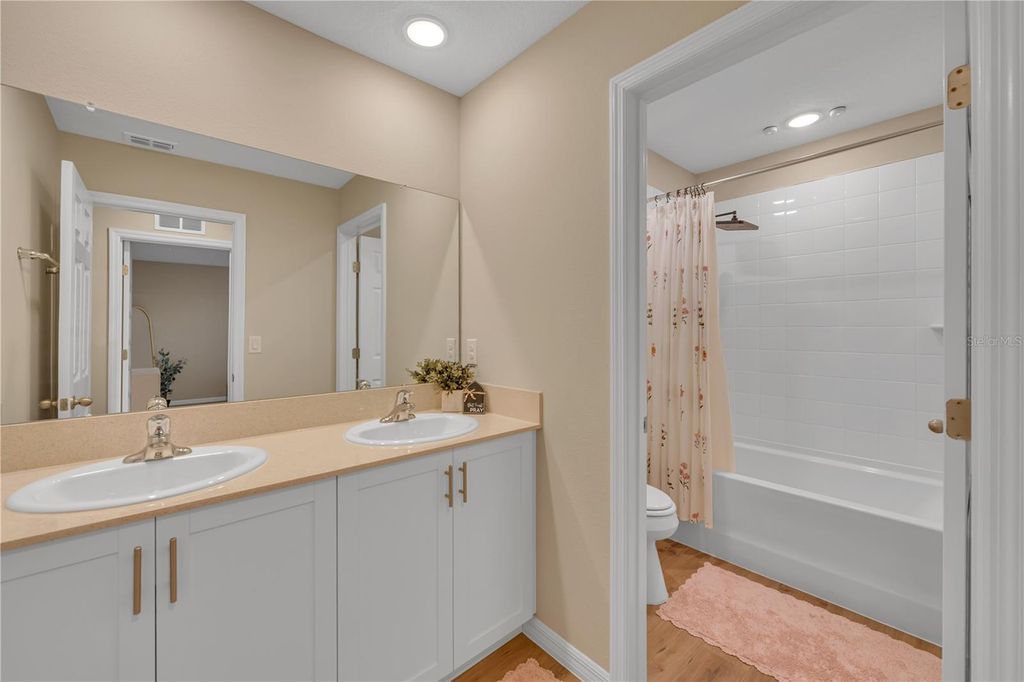 Image 26 of property listing at 12710 HYSMITH LOOP, Parrish, FL 34219