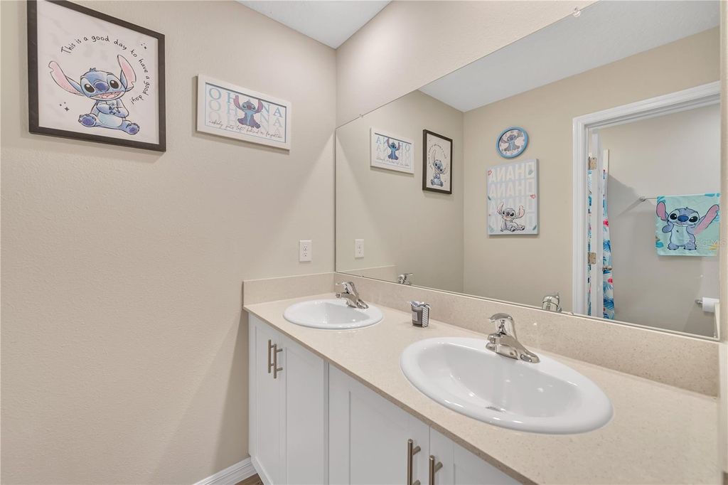 Image 32 of property listing at 12710 HYSMITH LOOP, Parrish, FL 34219