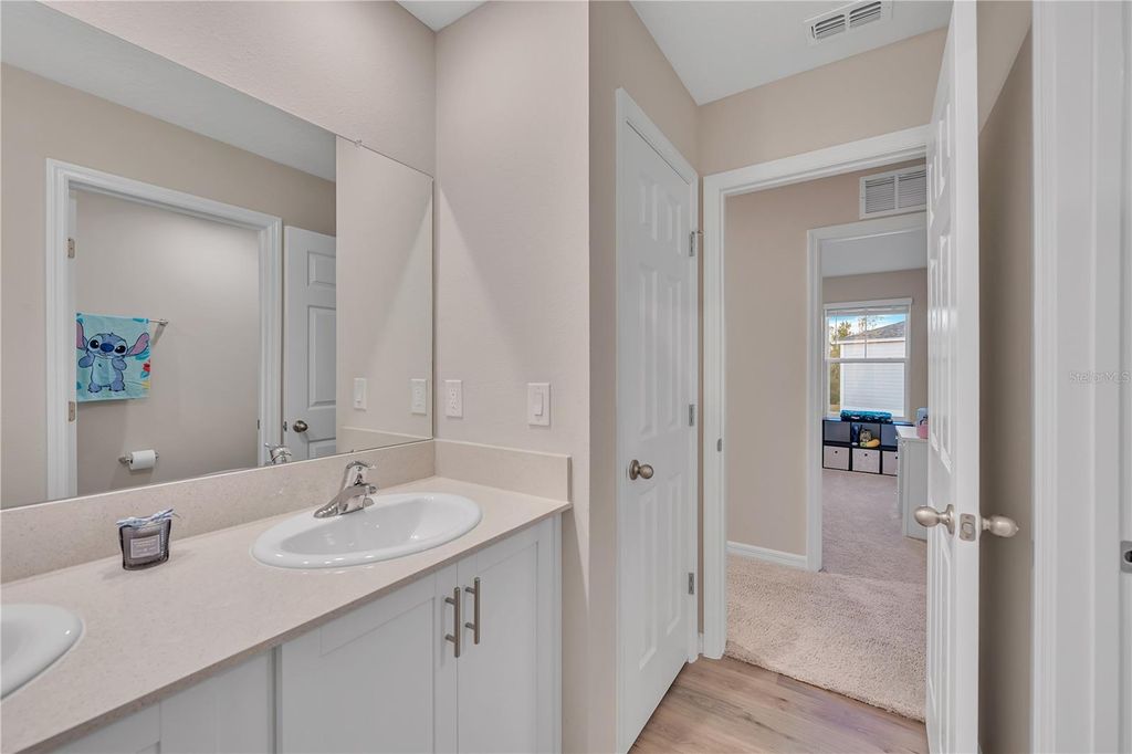 Image 36 of property listing at 12710 HYSMITH LOOP, Parrish, FL 34219