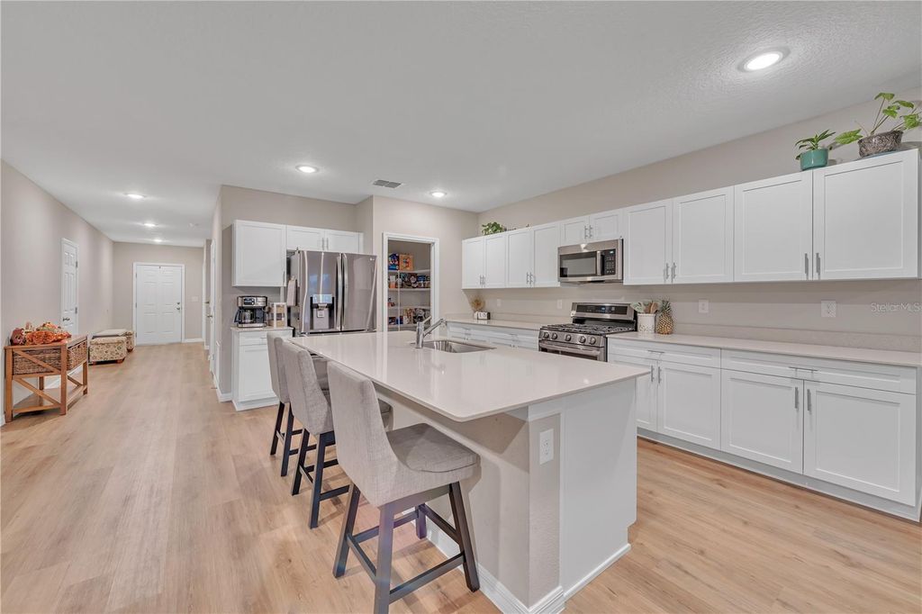 Image 8 of property listing at 12710 HYSMITH LOOP, Parrish, FL 34219