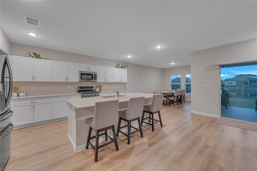 Image 9 of property listing at 12710 HYSMITH LOOP, Parrish, FL 34219