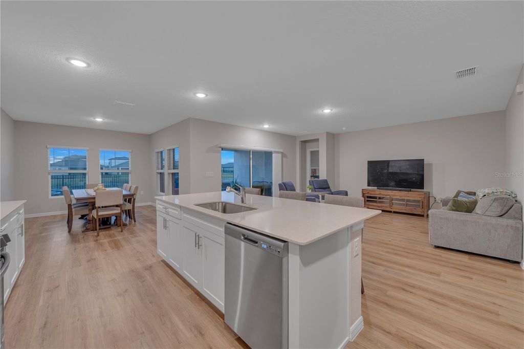 Image 10 of property listing at 12710 HYSMITH LOOP, Parrish, FL 34219