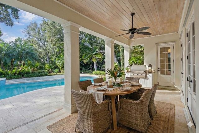 121 Palm Island Lane, Vero Beach, FL 32963