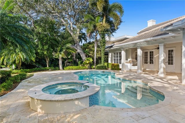 121 Palm Island Lane, Vero Beach, FL 32963