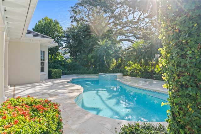 121 Palm Island Lane, Vero Beach, FL 32963