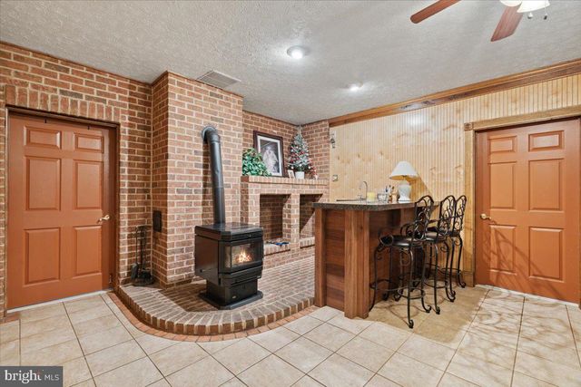 2251 SPECKS RUN RD, Bunker Hill, WV 25413