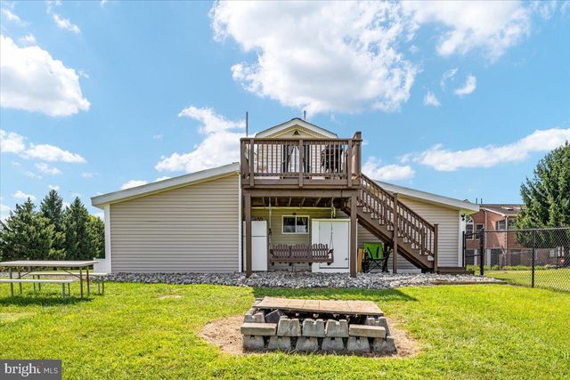 2251 SPECKS RUN RD, Bunker Hill, WV 25413