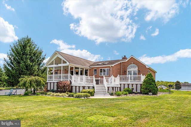 2251 SPECKS RUN RD, Bunker Hill, WV 25413