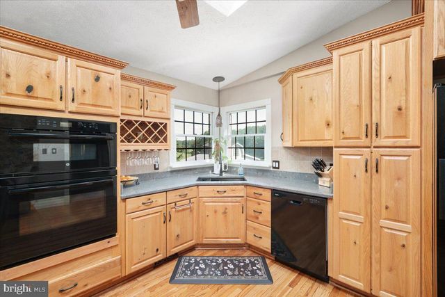 2251 SPECKS RUN RD, Bunker Hill, WV 25413