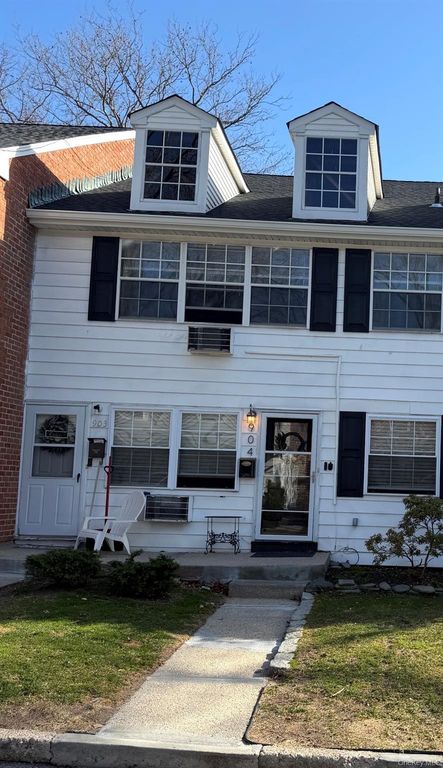 903 Towne House Village, Islandia, NY 11749