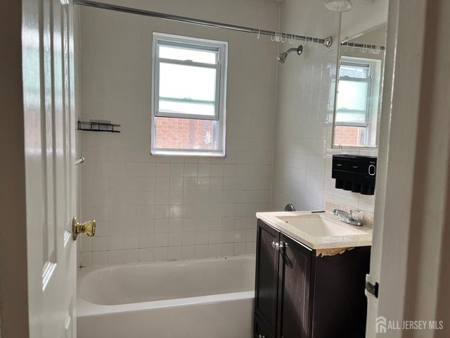 55 Gill Lane 6, Iselin, NJ 08830