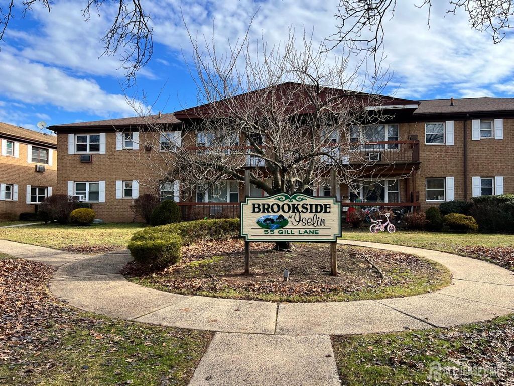 55 Gill Lane 6, Iselin, NJ 08830