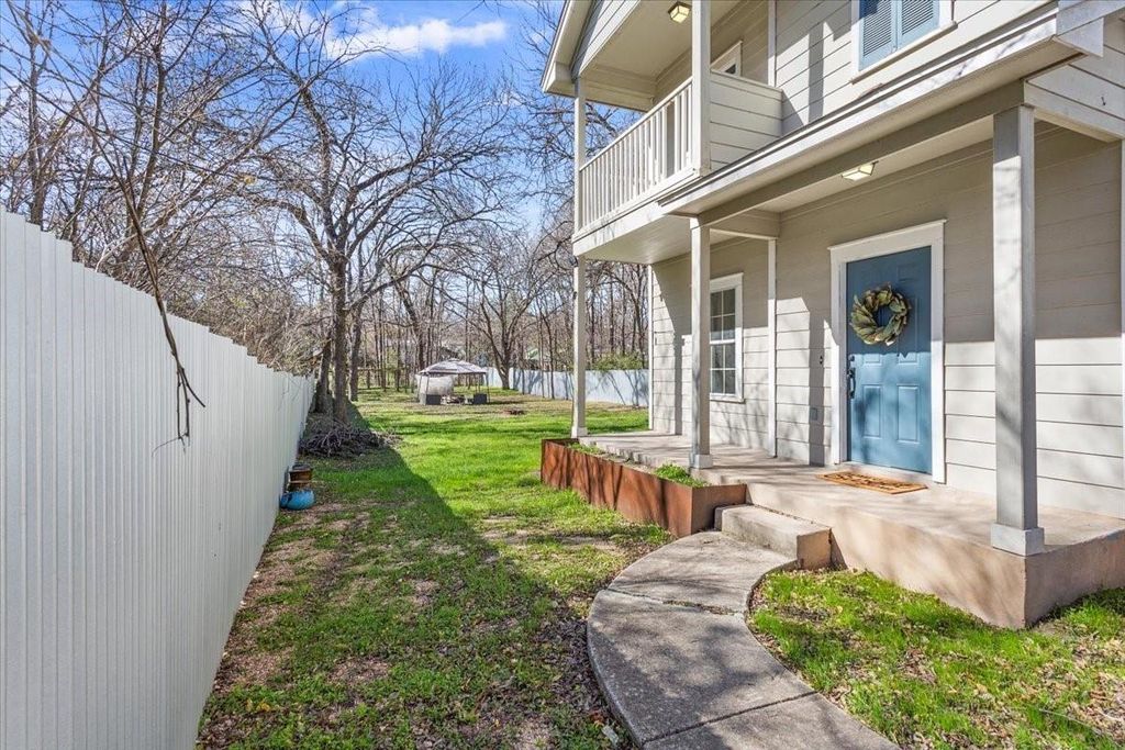 1210 E M Franklin Ave B, Austin, TX 78721