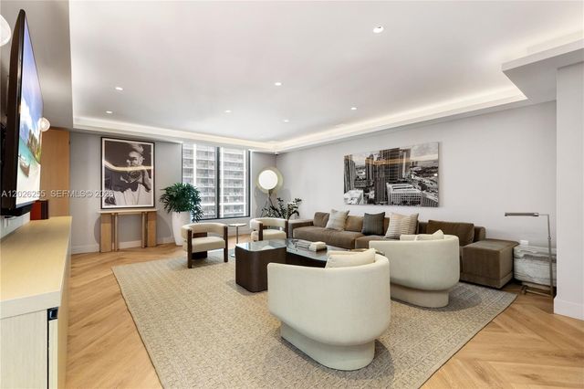 121 NE 5th St 510, Miami, FL 33132