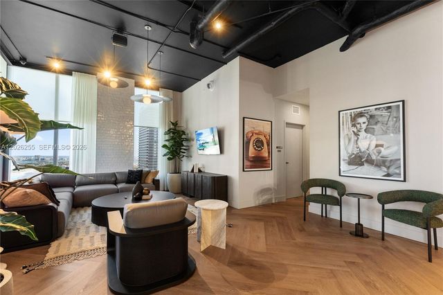 121 NE 5th St 510, Miami, FL 33132