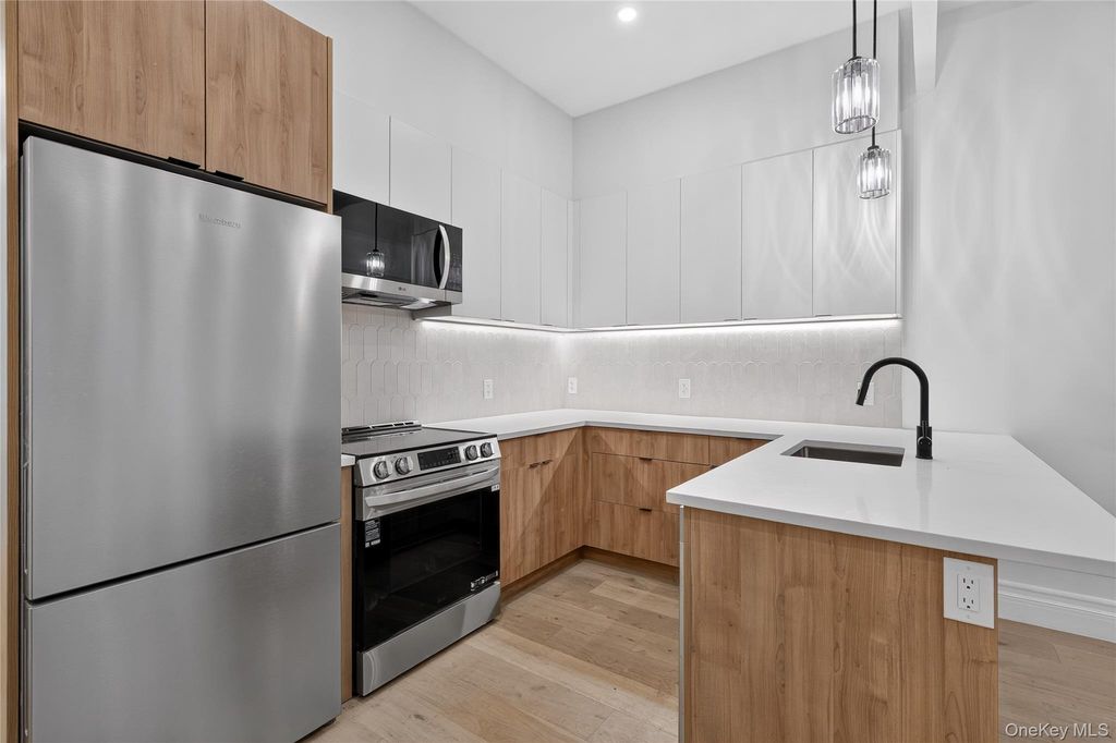 427 E 140 Street 4, Bronx, NY 10451 — photo 5