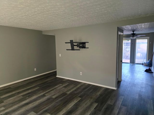 1085 Hardesty Place E, N4, Columbus, OH 43204