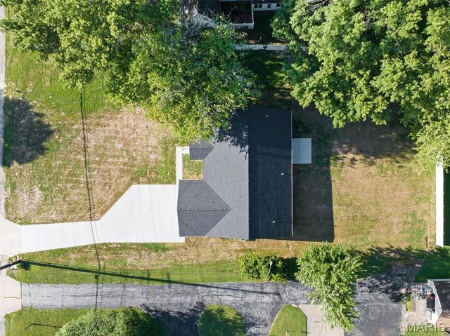 5707 Humbert Road, Godfrey, IL 62035