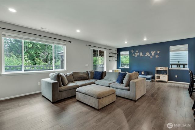 32670 Stuart Avenue SE, Black Diamond, WA 98010