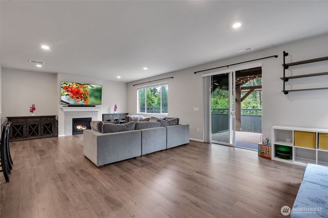 32670 Stuart Avenue SE, Black Diamond, WA 98010