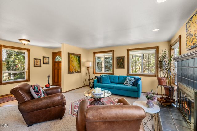 420 S Oregon Street, Jacksonville, OR 97530