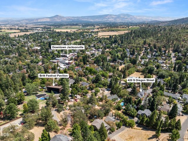 420 S Oregon Street, Jacksonville, OR 97530