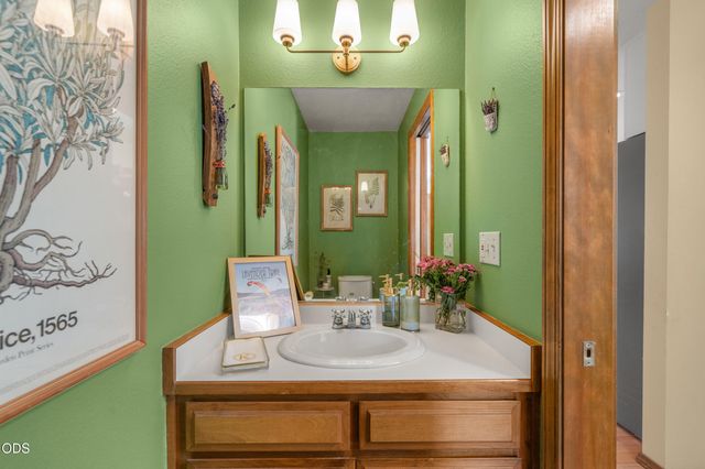 420 S Oregon Street, Jacksonville, OR 97530