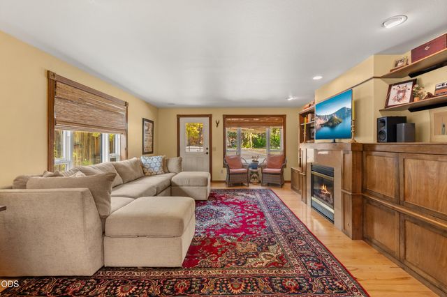 420 S Oregon Street, Jacksonville, OR 97530