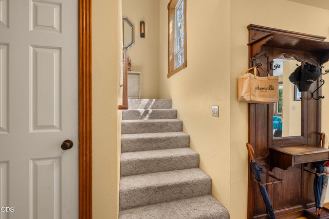 420 S Oregon Street, Jacksonville, OR 97530