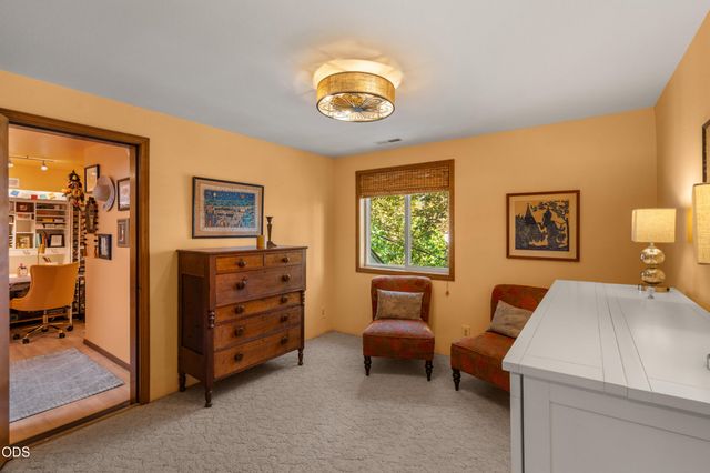420 S Oregon Street, Jacksonville, OR 97530