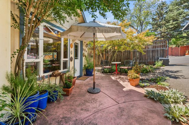 420 S Oregon Street, Jacksonville, OR 97530