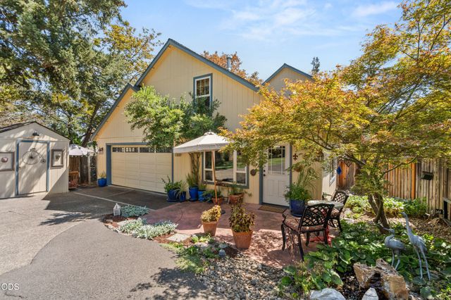 420 S Oregon Street, Jacksonville, OR 97530
